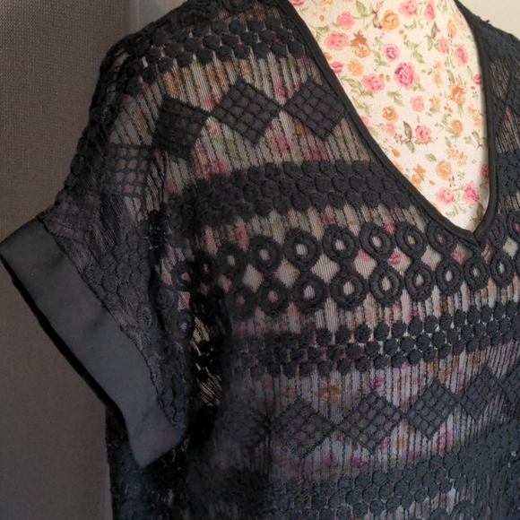 Sexy black lace top or swimsuit cover ! M - Picture 2 of 4